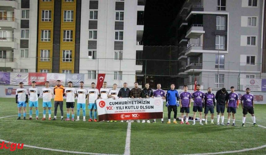 Ağrı’da 100. Yıl Futbol Turnuvasının Şampiyonu Çanakkale Spor Oldu