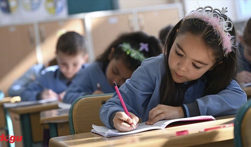 "Öğretmenler Ara Tatil Devam Etsin" Dedi