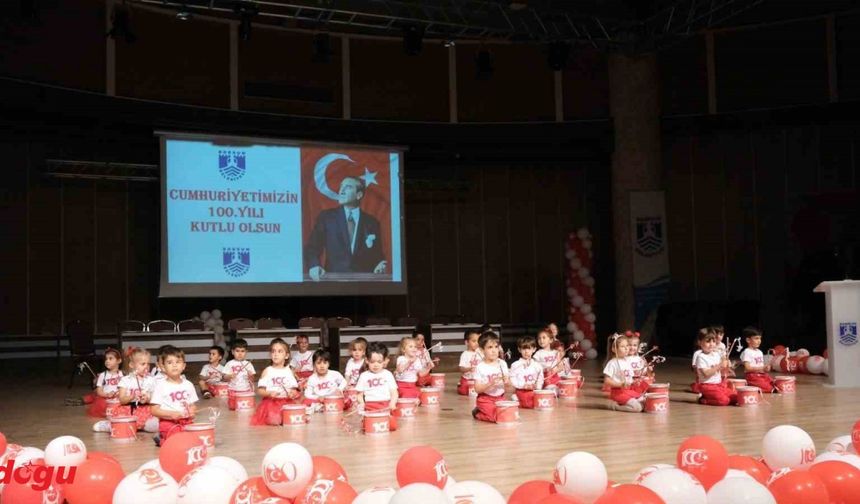 Bodrum’da anaokulu öğrencilerinden 100. yıl gösterisi