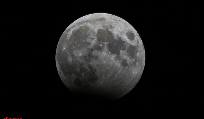 VAN - Parçalı ay tutulması gözlendi