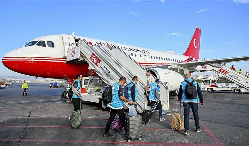 Gazze’ye sağlık personeli ve tıbbi malzeme taşıyan uçak Mısır’a doğru yola çıktı