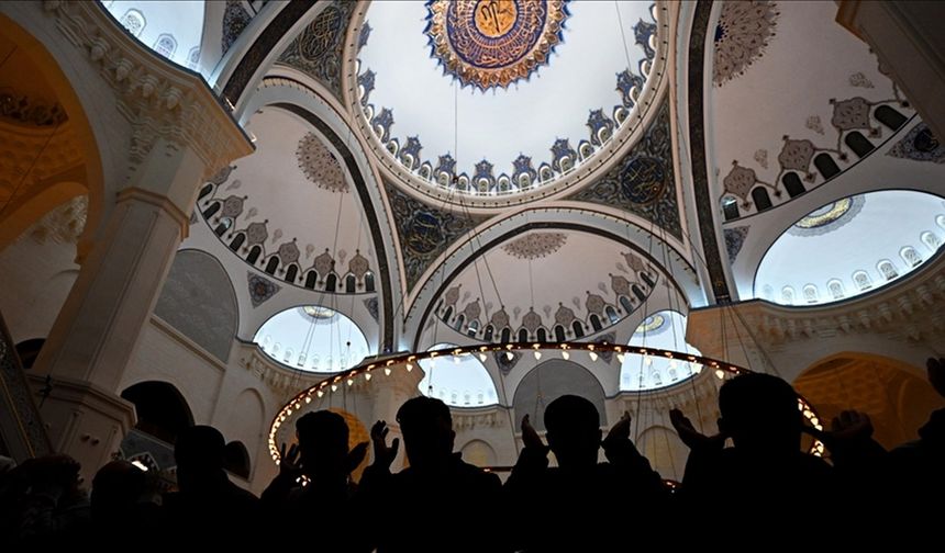 Sevdiklerinizi unutmayın: Berat Kandili mesajları