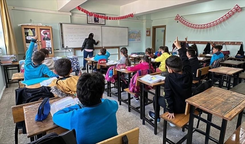 Eğitimde Ara Tatil, Tartışmaya Açıldı