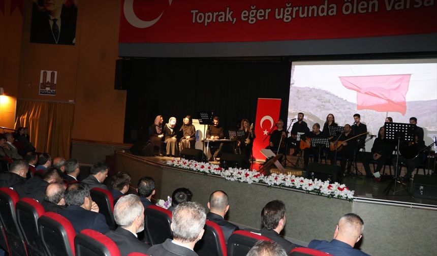 Erzurum'da öğrencilerden Çanakkale Deniz Zaferi'nin 109. yıl dönümü programı