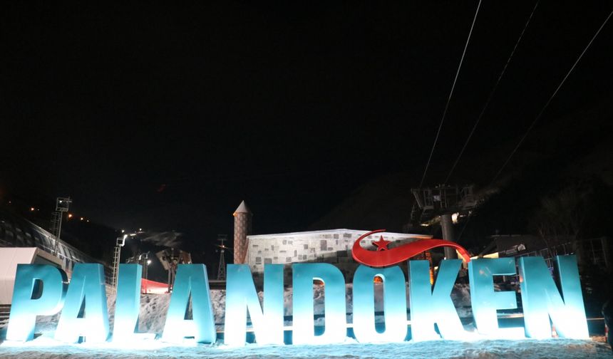 Erzurumluların iftar sonrası aktivitesi Palandöken'de gece kayağı oldu