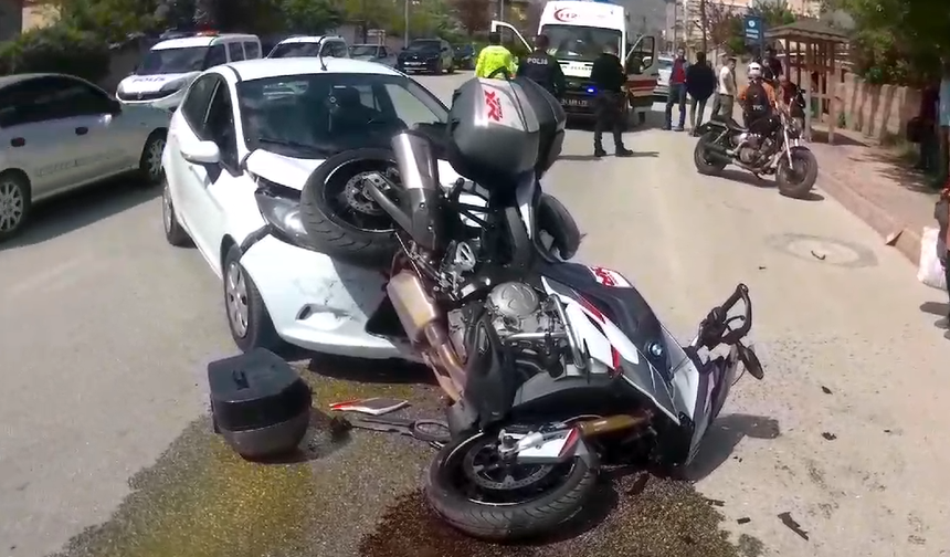 Erzincan'da otomobil ile motorsiklet çarpıştı 1 yaralı