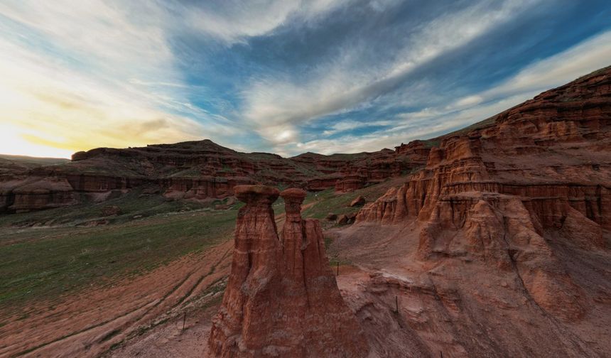 Ne Colorado Kanyonu ne de Kapadokya: Burası Kırmızı Periler Diyarı