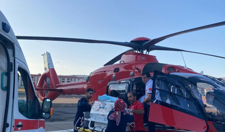 Bingöl'de ambulans helikopter bir günlük bebek için havalandı