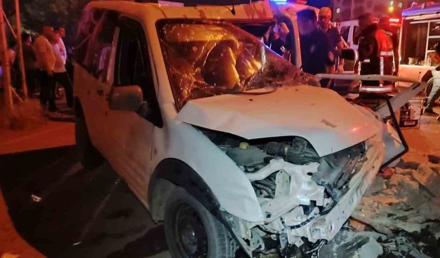 Van’da otomobil takla attı: 2 yaralı