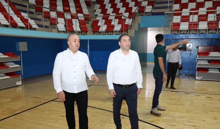 Ağrı Gençlik ve Spor İl Müdürlüğü, 2 bin 500 kişilik spor salonunu yeniliyor