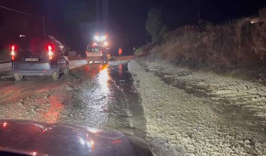 Erzincan'da Sel Etkili Oldu: Kemah Yolunda Ulaşım Bir Süre Durdu