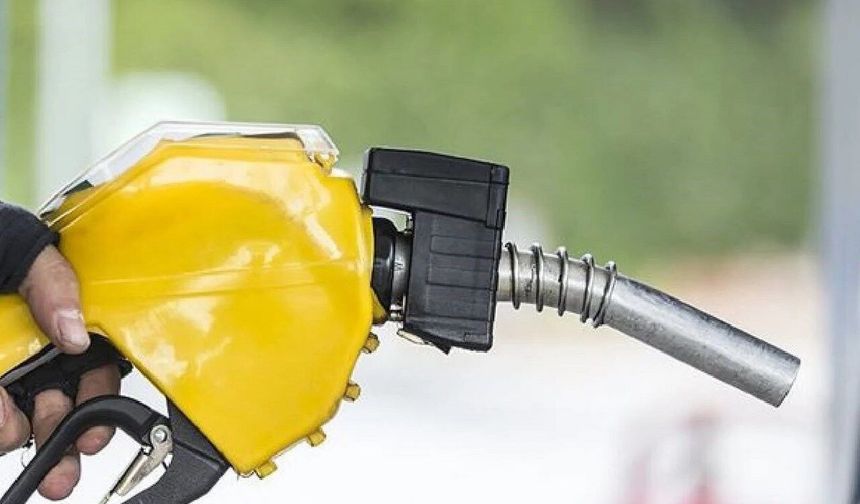 Benzine Gece Yarısı Zammı: Tabelalar Yine Değişiyor!