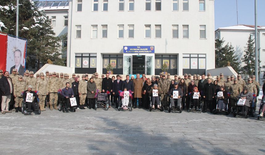 Erzincan'da 3 Aralık Dünya Engelliler Günü'nde 10 engelliye tekerlekli sandalye hediye edildi