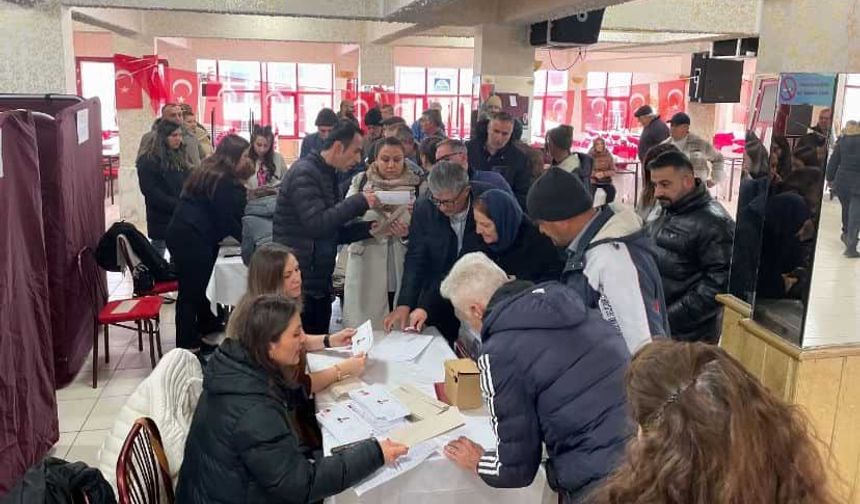 CHP’de ön seçim oy verme işlemi başladı