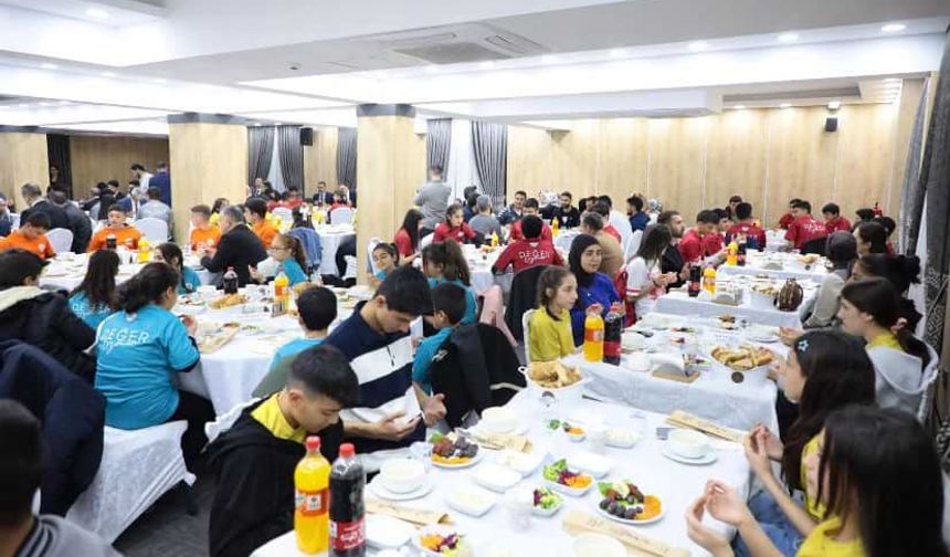 Erzincan’da Ramazan Bereketi: Terzibaba Sofrası Kuruluyor