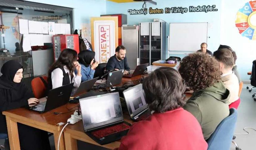 Erzincan geleceği için eğitim alıyor