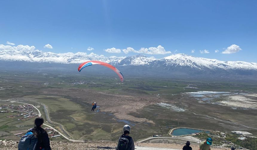 Erzincan’da gökyüzüne özgürlüğe uçtular (VİDEO HABER)