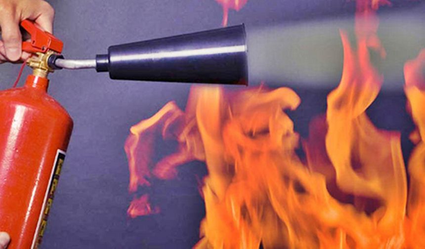 Elazığ'da Korkutan Yangın: Odunluk Alev Aldı, Ev Sahibi Yaralandı