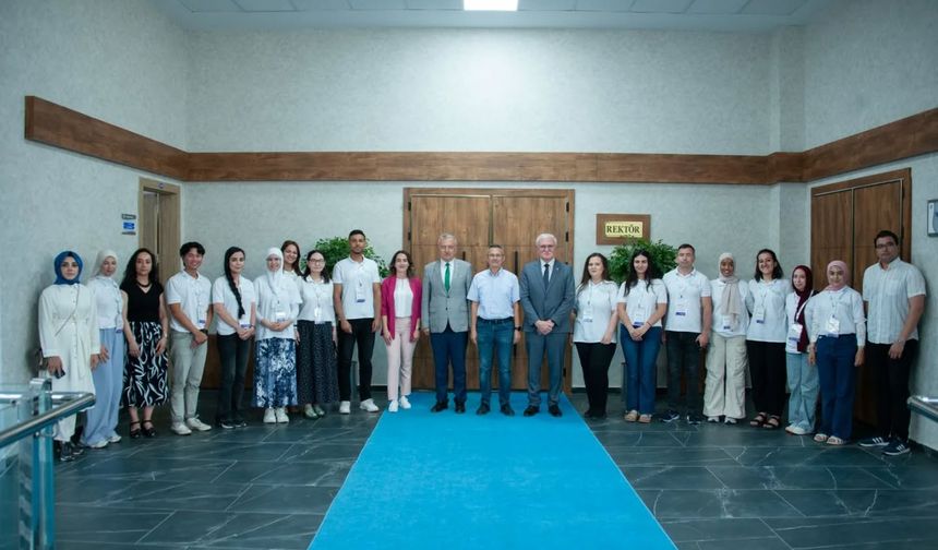 Dünyanın Dört Bir Yanından Gelen Öğrencilerden Ziyaret