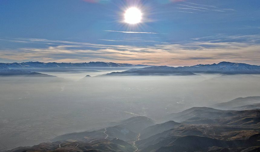 Keşiş dağlarından Erzincan'ı kaplayan bulutların görüntüsü
