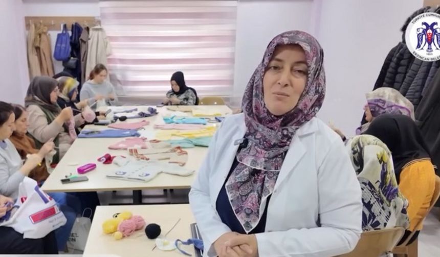 Erzincan Kadınları Tığlarla Hayal Gücünü Örgüye Dönüştürüyor!