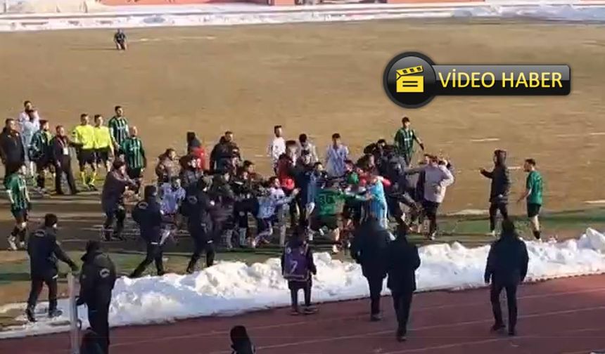 Erzincan'da maç sonu tekme ve yumruklar havada uçuştu (VİDEO)