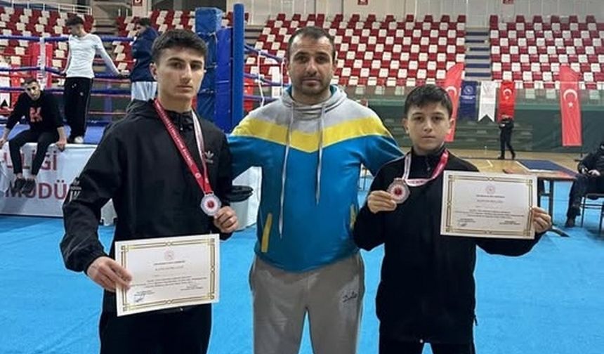 Erzincanlı Sporcular Ağrı’daki Muay Thai Şampiyonasında Kürsüye Çıktı