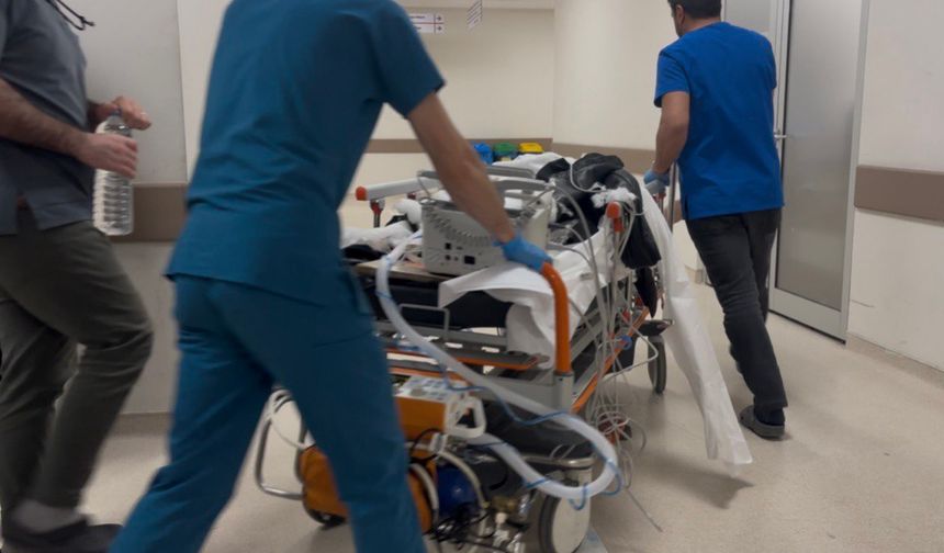 13 Şubat Caddesi’nde Kaza: Motosiklet Sürücüsü Askeri Personel Ağır Yaralandı (VİDEO)