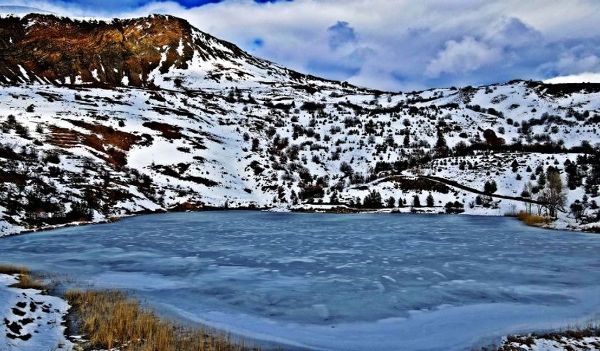 Erzincan'da 1660 Rakımda Kartpostallık Buz Manzarası (VİDEO)