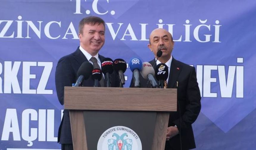 Erzincan İl Milli Eğitim Müdürü Kartal'ın Kararname Anısı Kahkahaya Boğdu (VİDEO)