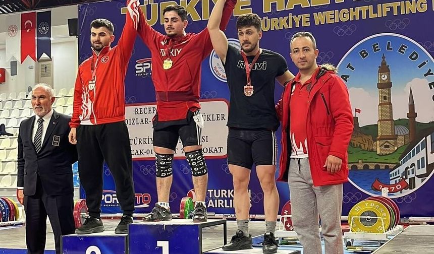 Halterde Erzincanlı İbrahim Özbay’dan Bronz Madalya