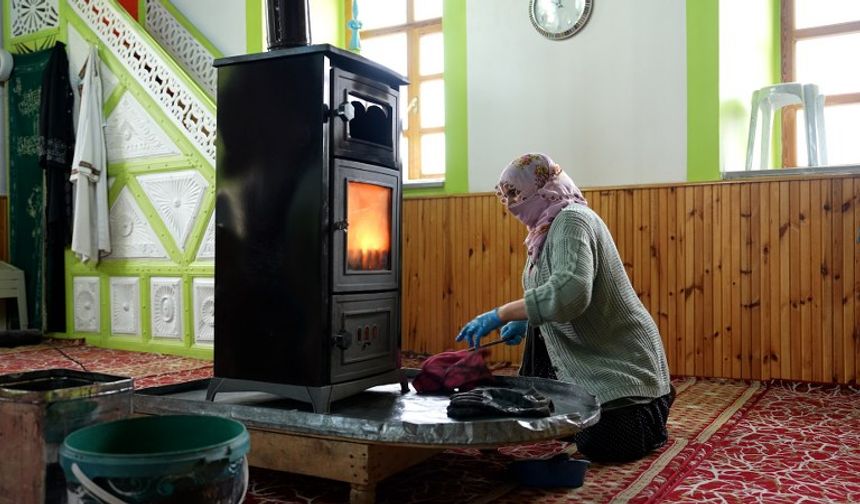 İliç’te Ramazan Dayanışması: Sabırlı Köy Camii İmeceyle Temizlendi (VİDEO)