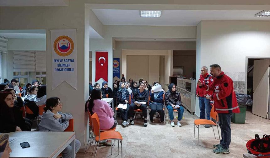 Erzincan'da Deprem Tatbikatı Eğitimleri Hız Kesmiyor!