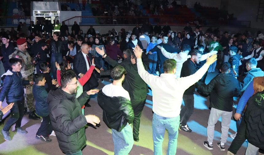 Tercan’da Kurtuluş Coşkusu Halk Konseriyle Taçlandı