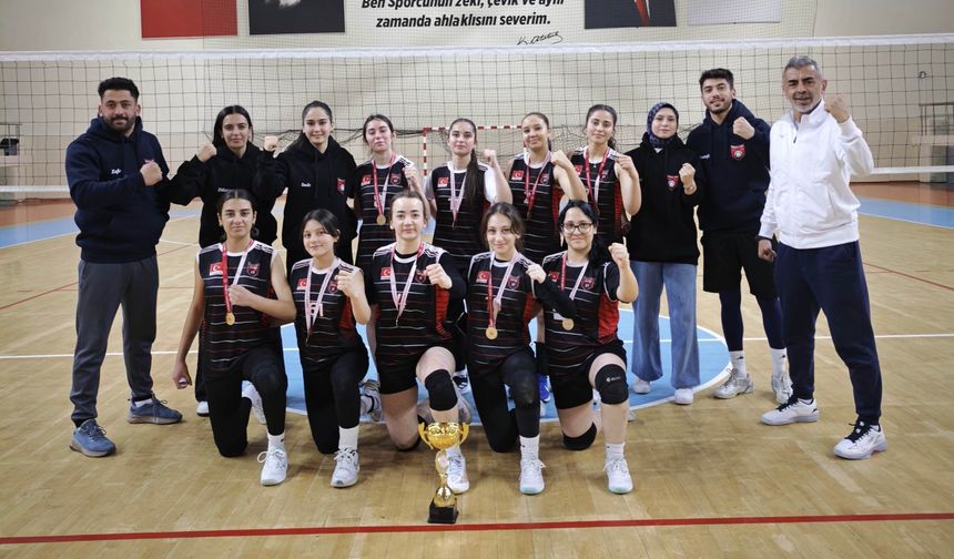 Yıldız Kızlarda da Zirve Vefa’nın!