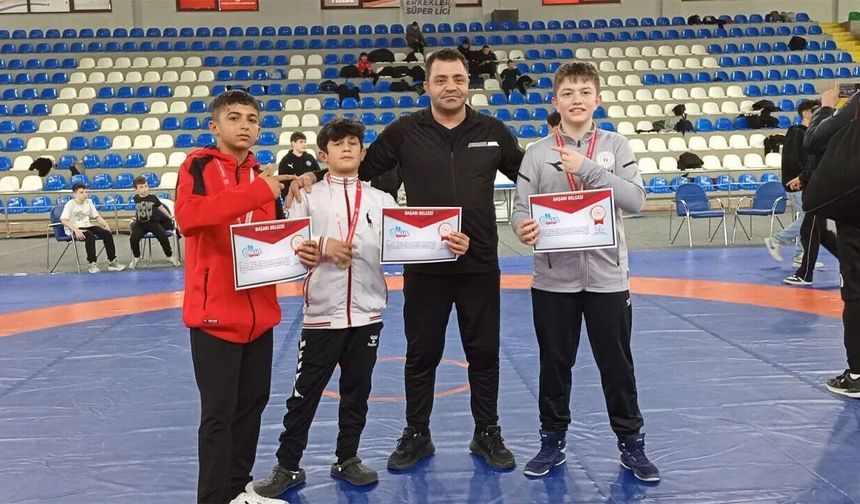 Erzincanlı Güreşçiler Rize’de Zirveye Çıktı