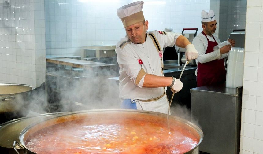Erzincan’da Bin Kişiye Sıcak Yemek