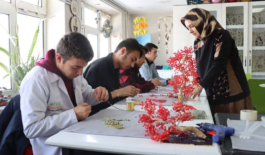Erzincan’da Özel Gereksinimli Öğrenciler Meslek Edinerek Hayata Hazırlanıyor (VİDEO)