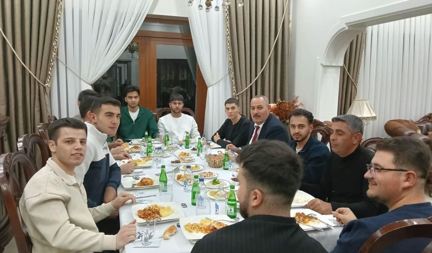 Kadir Gecesi’nde Üniversiteli Gençleri Valilik Konutunda Ağırlandı