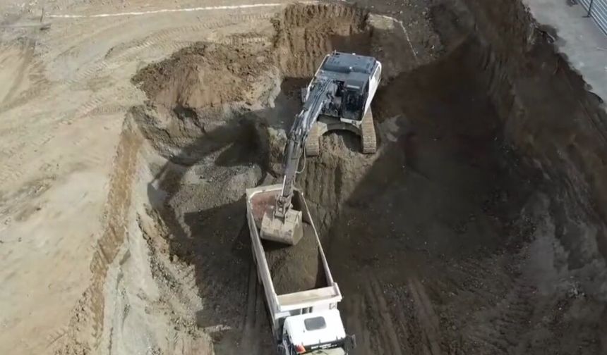 Merkez Çarşısı’nda Zemin Hazırlığı Başladı (VİDEO)