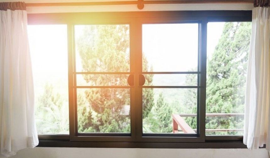 Pencereler Bataryaya Dönüşüyor! EBYÜ’den Enerji Depolayan Şeffaf Cam Teknolojisi