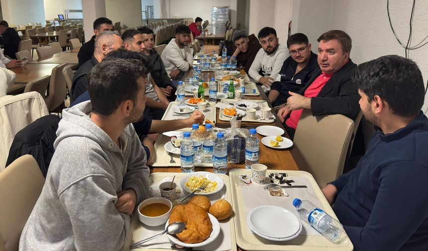 Vali Aydoğdu Öğrencilerle Sahur Sofrasında Buluştu