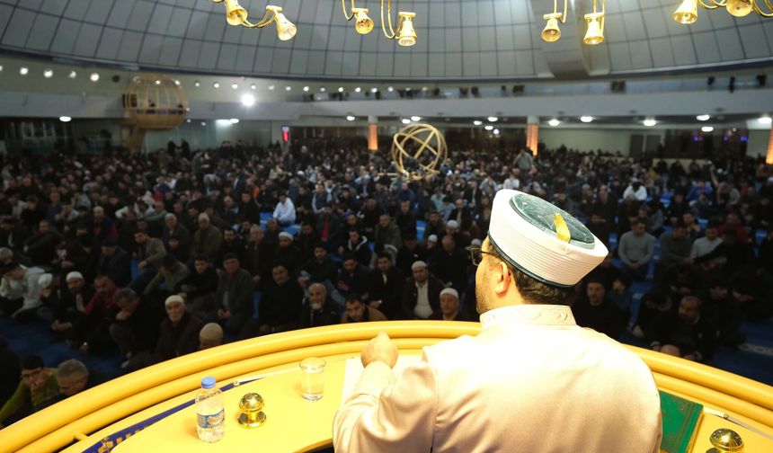 Erzincan’da Kadir Gecesi’nde Terzibaba Camii’ne Yoğun İlgi