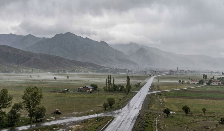 Erzincan Hafta Sonuna Yağmurla Giriyor