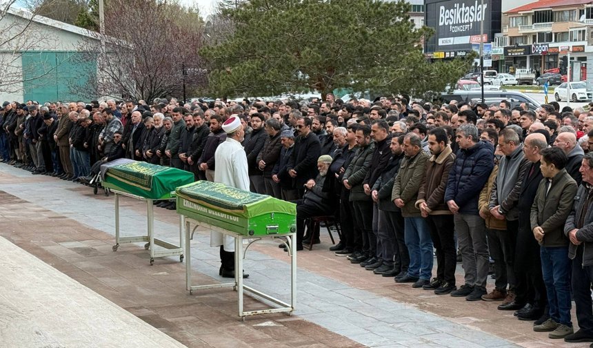 Aşkale’deki Faciada Hayatını Kaybeden Anne Erzincan’da Gözyaşlarıyla Uğurlandı