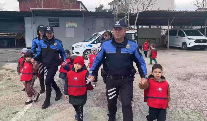 Miniklerden Polislere Anlamlı Ziyaret