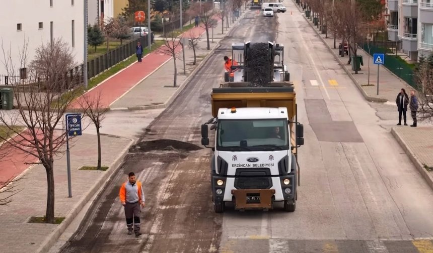 Erzincan’da Yollar Yenilenmeye Devam Ediyor