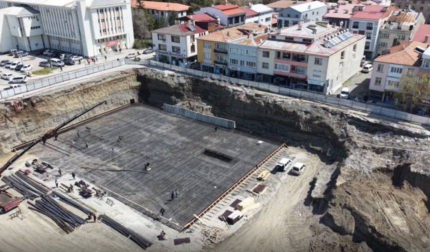 Erzincan Merkez Çarşısı Yıkımı Sonrası Alarm: Altyapı Hasar Gördü, Çalışmalar Hızlandırıldı