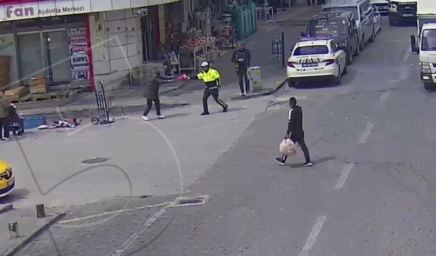 Minik çocuğun gözyaşlarını polis dindirdi (VİDEO)
