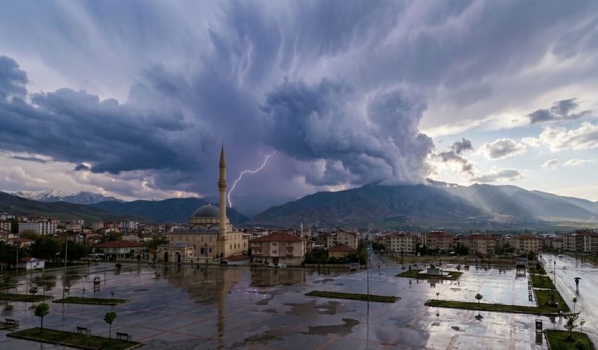 Şemsiyeleri kaldırmayın: Yağmur Erzincan'da hız kesmiyor